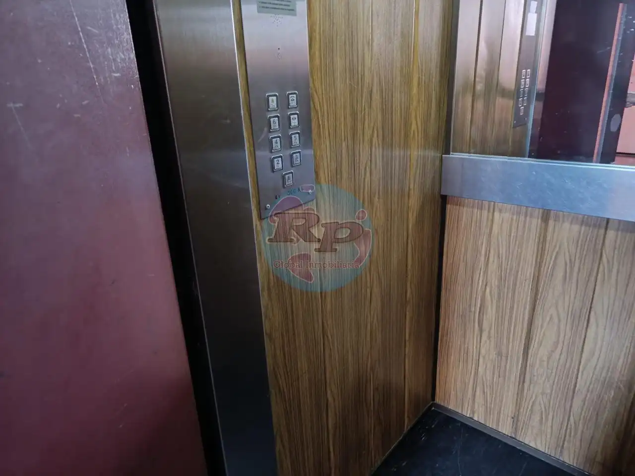 Piso en venta en La Robla  con Parquet