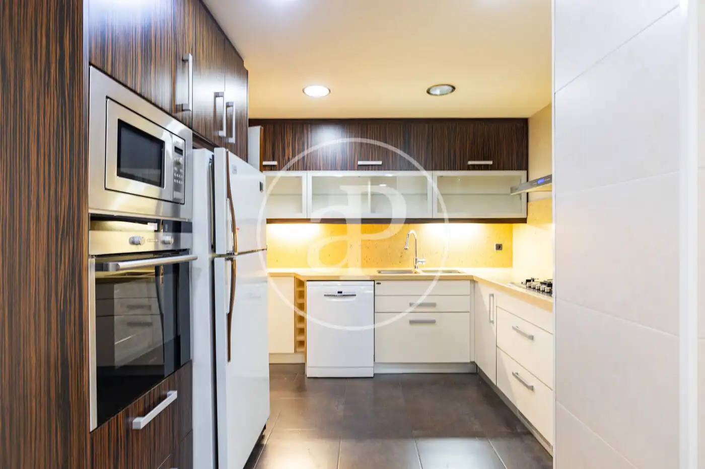 Cocina de Piso de alquiler en Barcelona con Calefacción, Jardín privado y Balcón