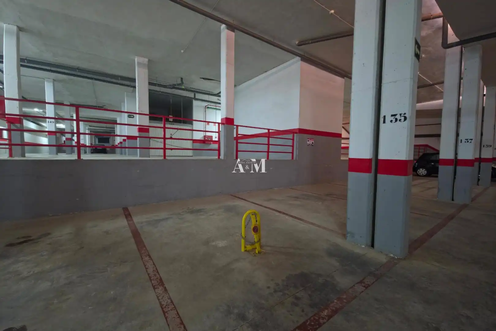 Aparcament de Pis de lloguer en Torrevieja amb Terrassa, Piscina i Rentadora