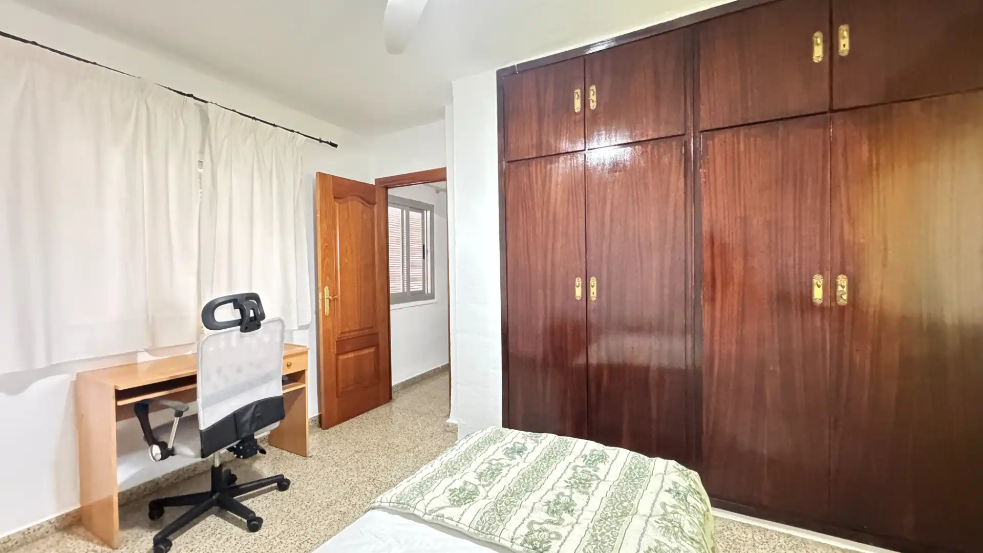 Bedroom of Flat for rent in Granada  with Air Conditioner, Terrace and Microwave