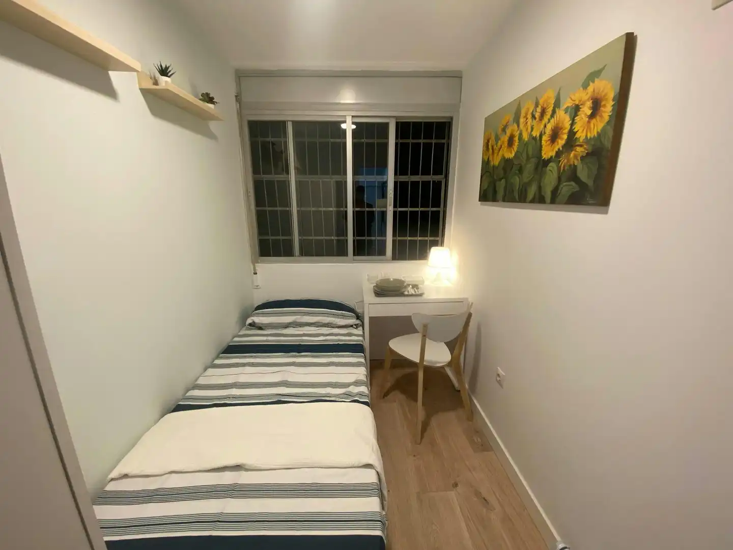 Bedroom of Flat for share in Madrid  with Heating, Furnished and Washing machine