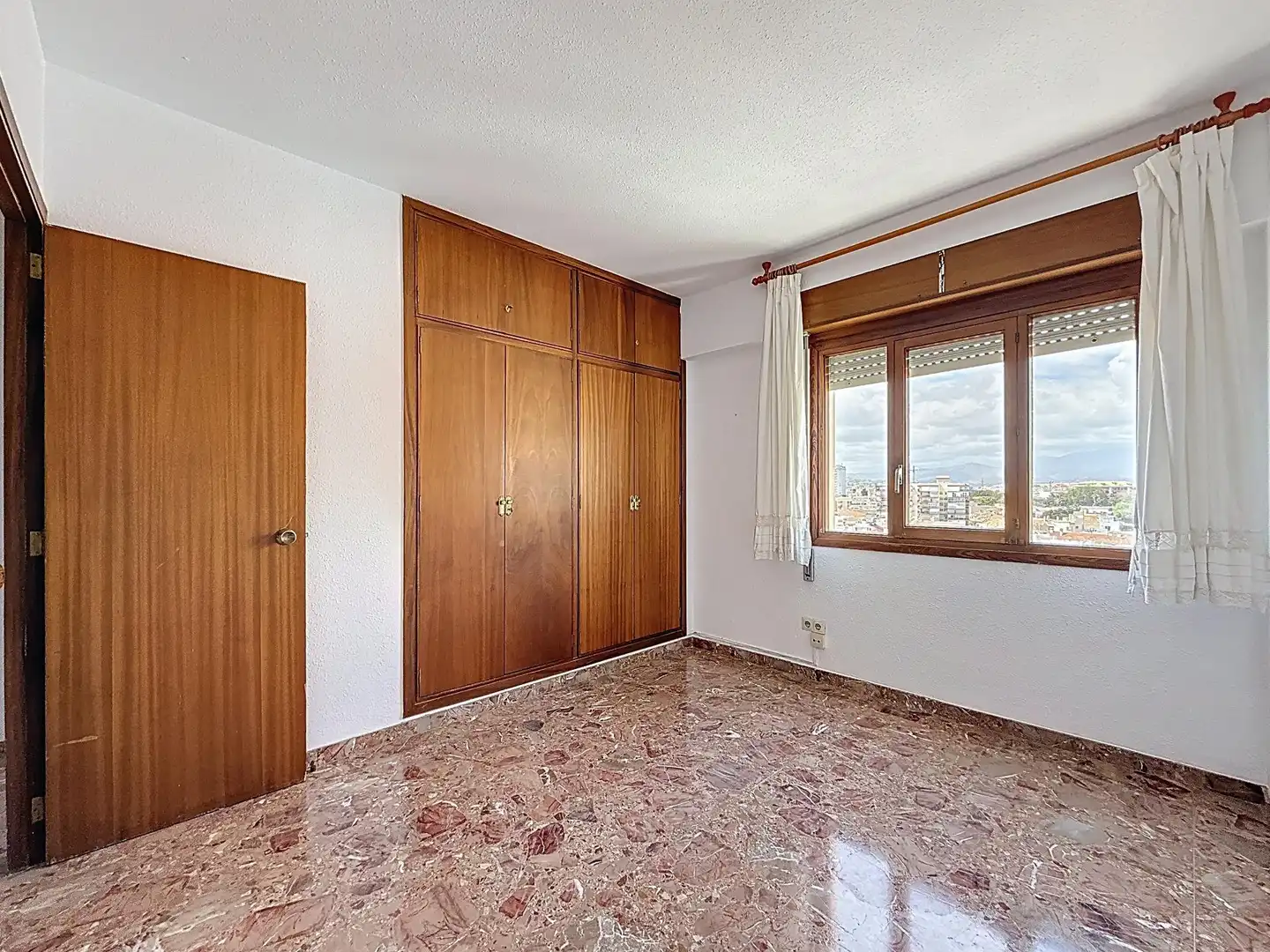 Habitación de Ático de alquiler en Fuengirola con Terraza y Amueblado