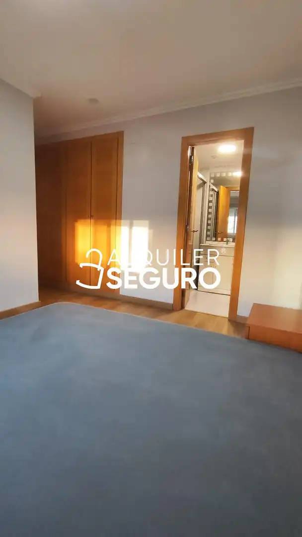 Schlafzimmer von Wohnung zur Miete in Valencia mit Klimaanlage und Terrasse