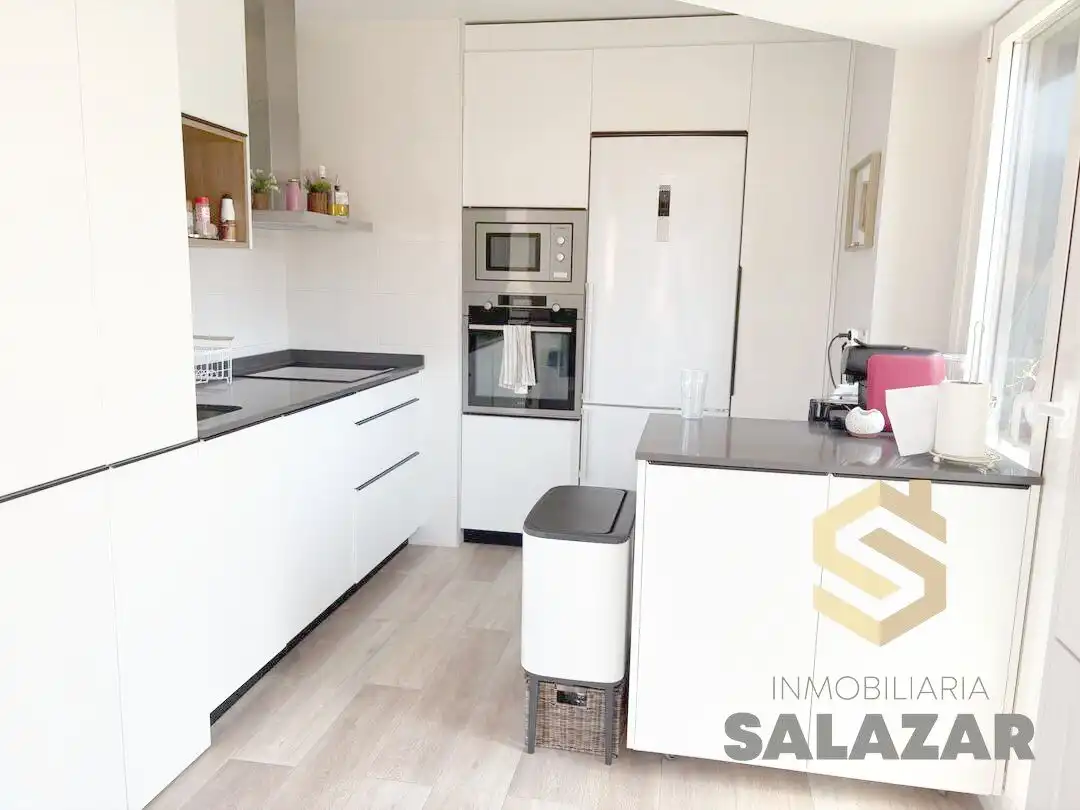 Cocina de Piso en venta en Bilbao  con Calefacción, Terraza y Trastero