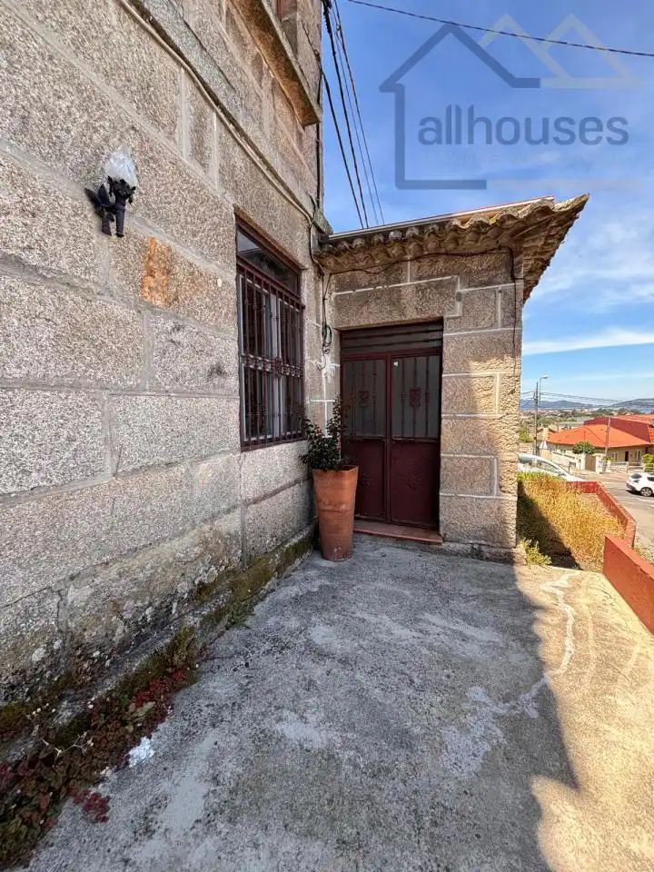 Vista exterior de Casa o xalet en venda en Vigo  amb Calefacció i Jardí privat