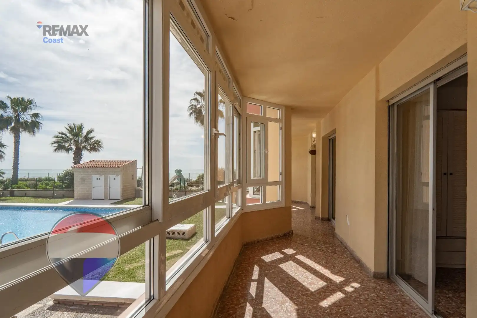 Wohnung zum Verkauf in Rincón de la Victoria mit Privatgarten, Terrasse und Gemeinschaftspool