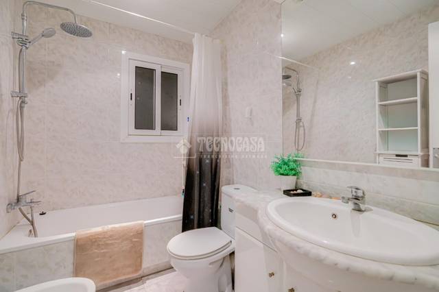 Piso en Venta en Carrer de Joaquín Costa en Plaça Catalunya - Escola Industrial