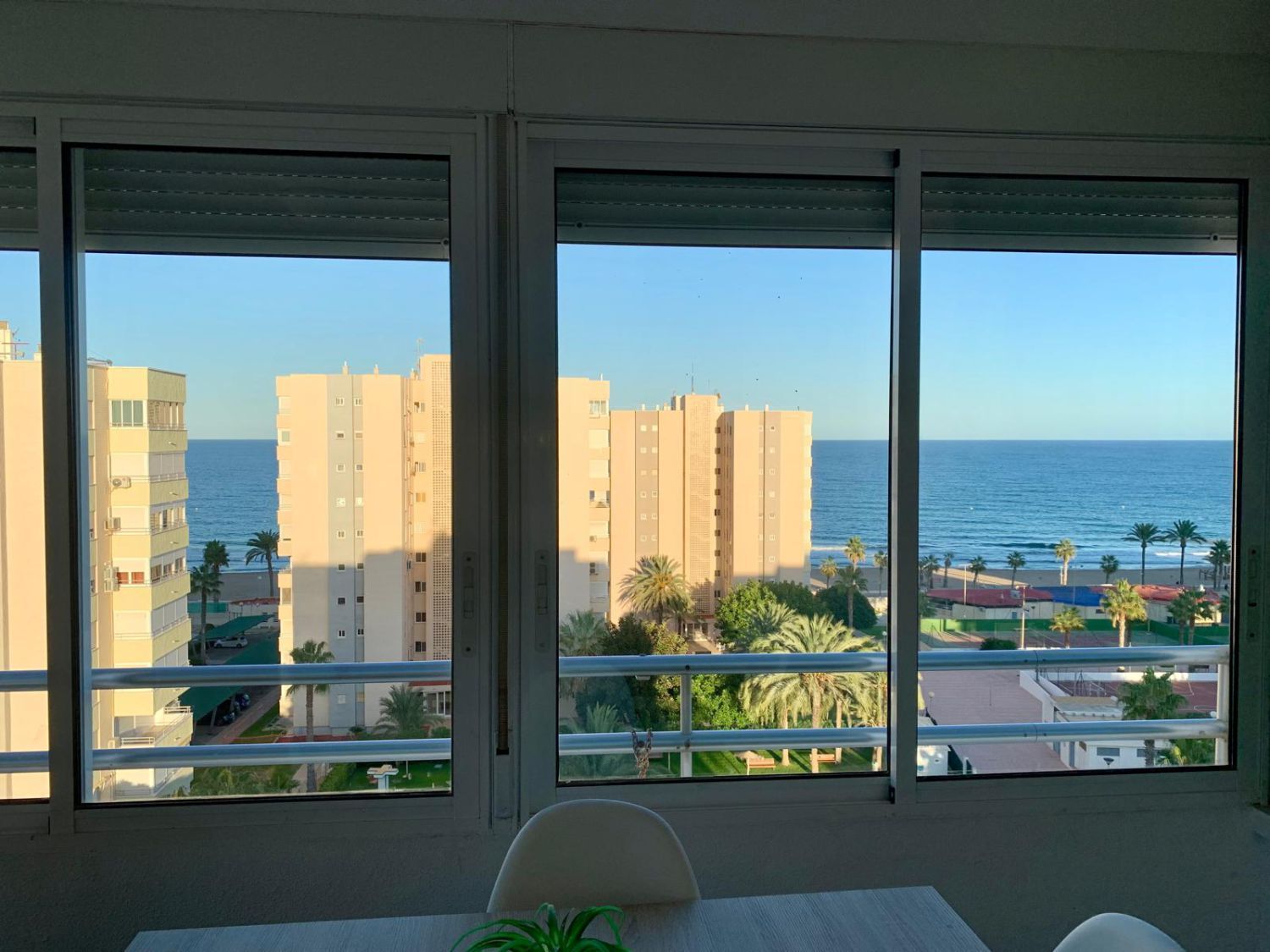 Dormitori de Apartament de lloguer en Alicante / Alacant amb Aire condicionat, Calefacció i Jardí privat