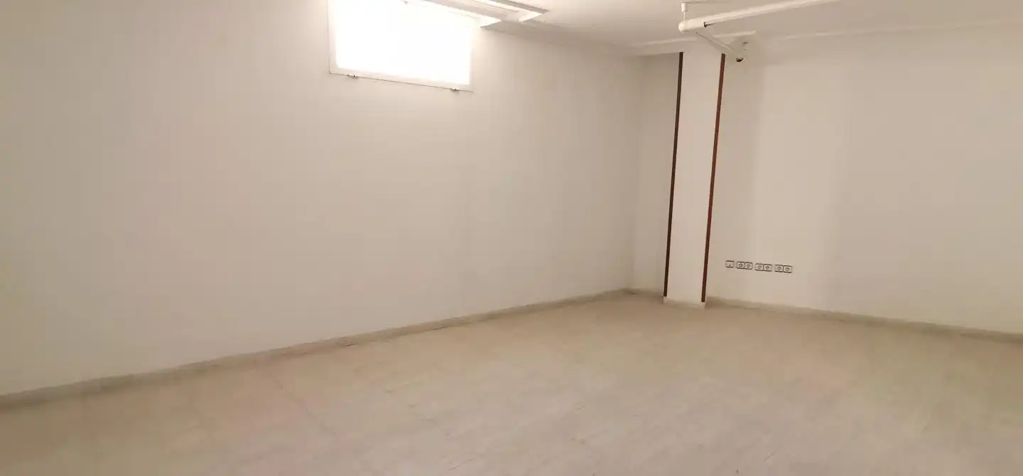 Büro zum Verkauf in Linares