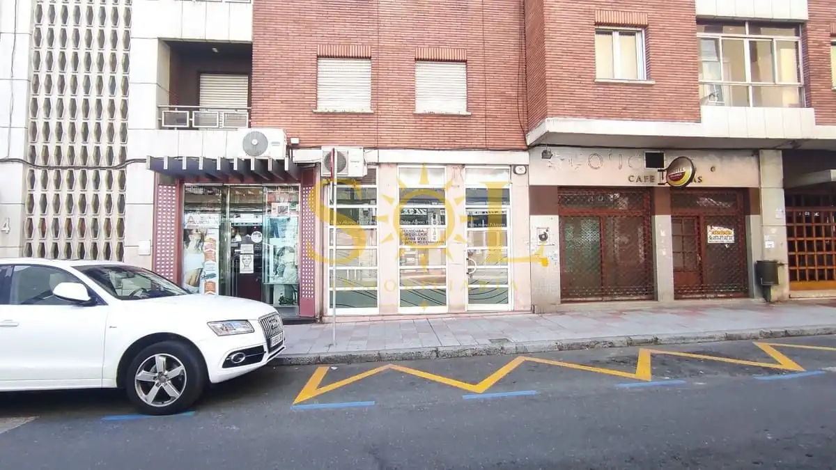Local comercial en venda a Calle Lopez Fenar 2