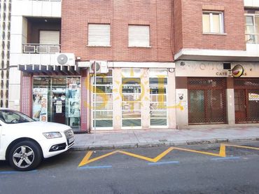Local comercial en venda a Calle Lopez Fenar 2