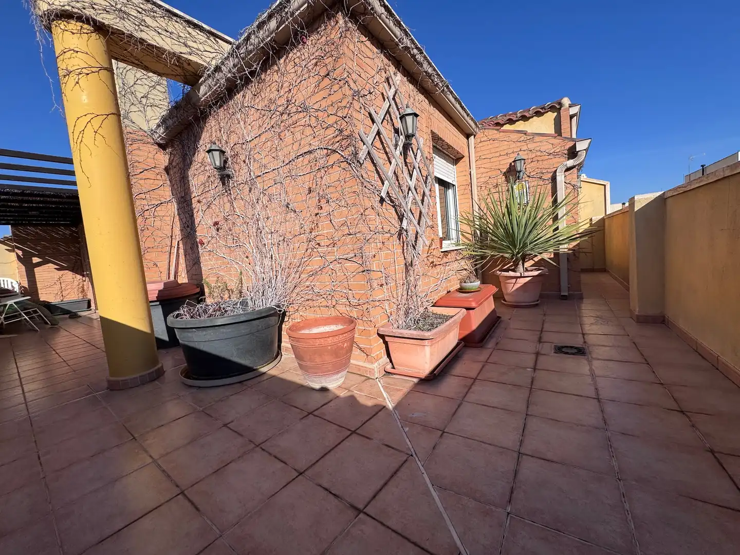 Terrasse von Einfamilien-Reihenhaus zum Verkauf in Villena mit Heizung, Terrasse und Abstellraum