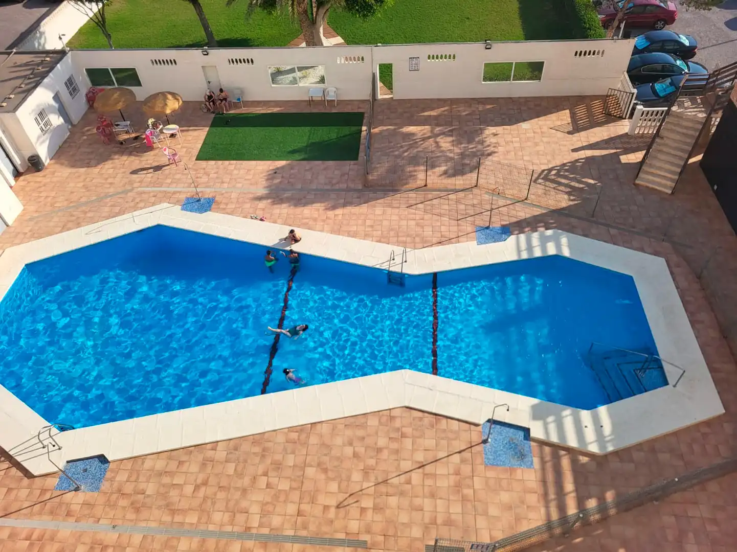 Swimming pool of Flat for rent in Roquetas de Mar  with Air Conditioner, Terrace and Furnished