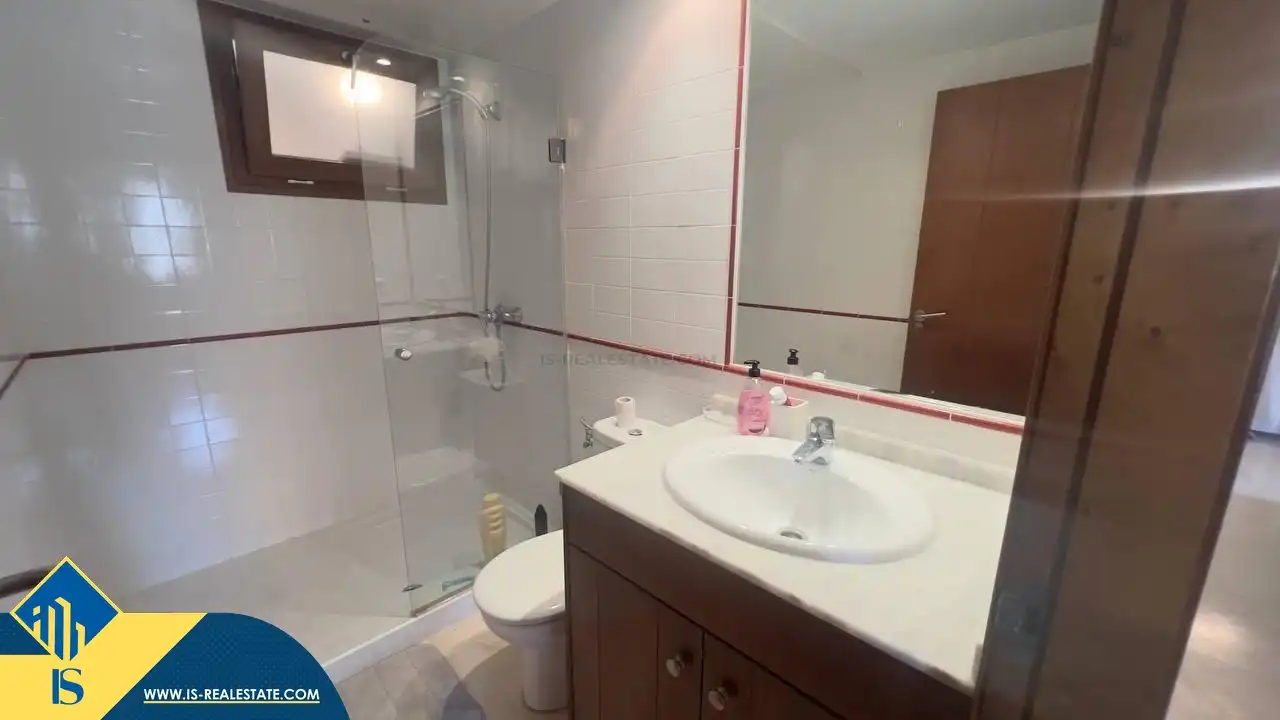 Bany de Pis de lloguer en Torrevieja amb Terrassa, Moblat i Forn