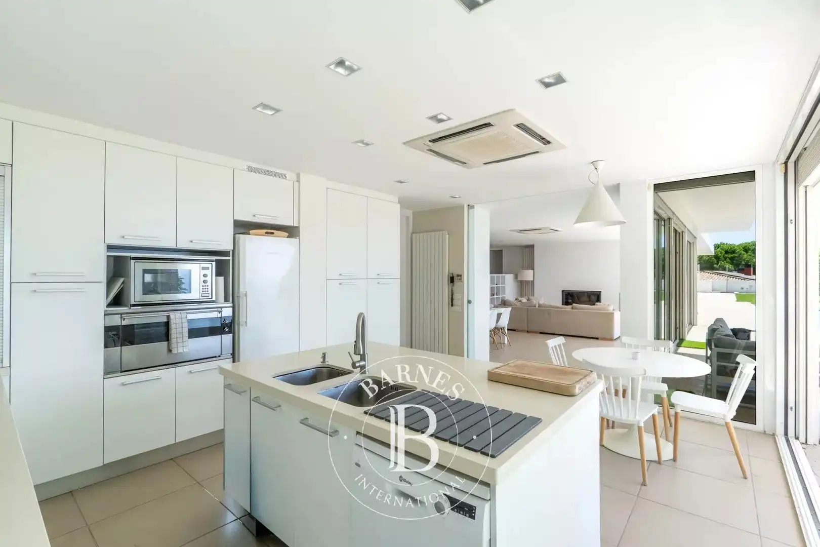 Küche von Haus oder Chalet zum Verkauf in Sant Andreu de Llavaneres mit Klimaanlage, Heizung und Privatgarten
