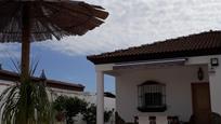 Vista exterior de Casa o xalet en venda en Chiclana de la Frontera amb Aire condicionat, Calefacció i Jardí privat