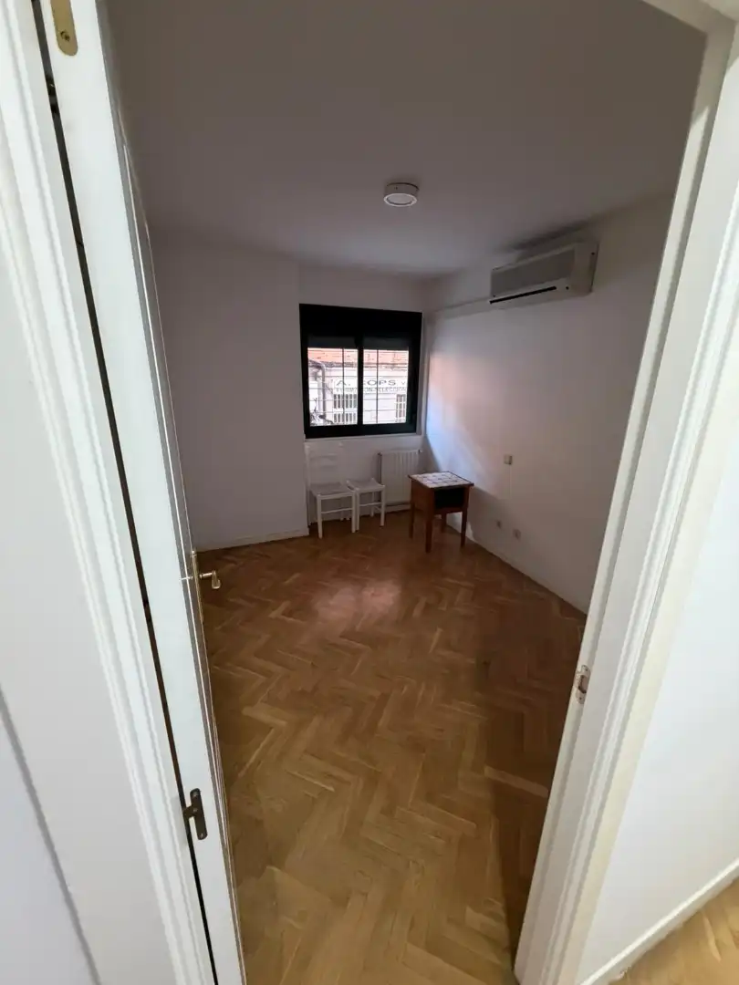 Bedroom of Flat for sale in Madrid  with Air Conditioner, Heating and Storage room