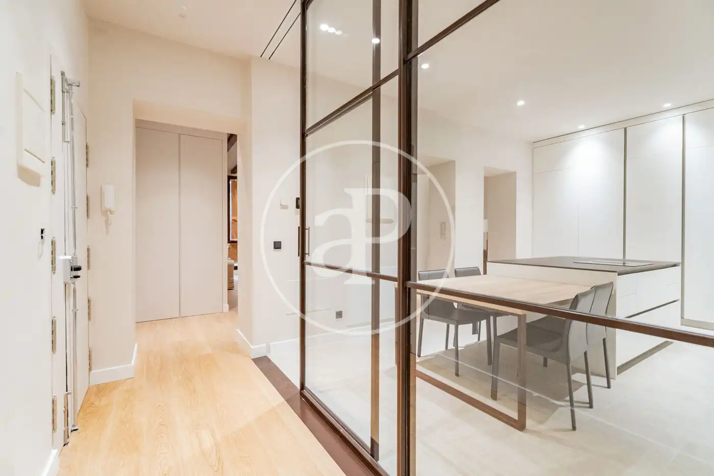 Wohnung zum Verkauf in  Madrid Capital mit Klimaanlage, Heizung und Möbliert