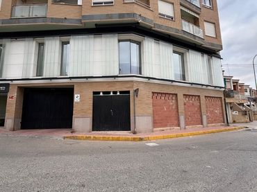 Local comercial en venta en Plaza La Chimenea de Basilio 2
