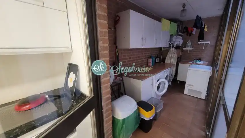 Cuina de Pis en venda en Segovia amb Calefacció, Parquet i Terrassa