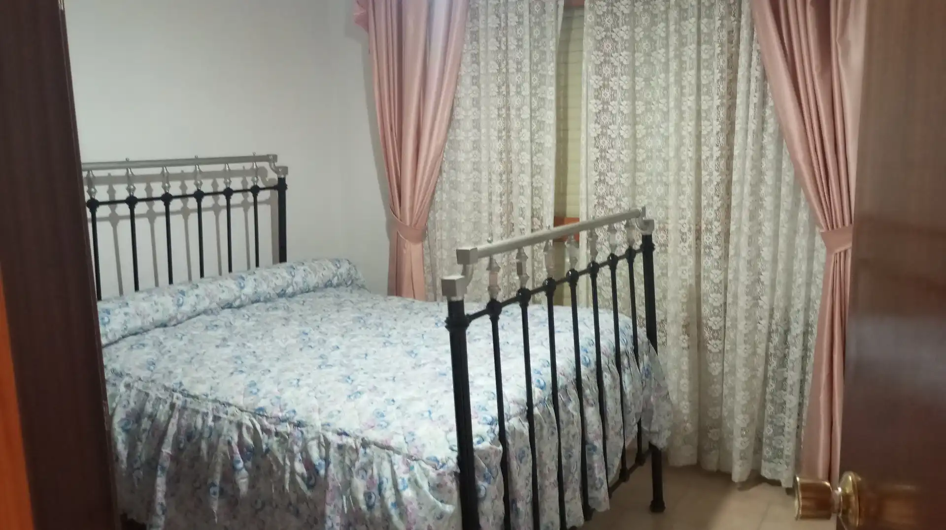 Dormitori de Casa o xalet en venda en Baza amb Moblat