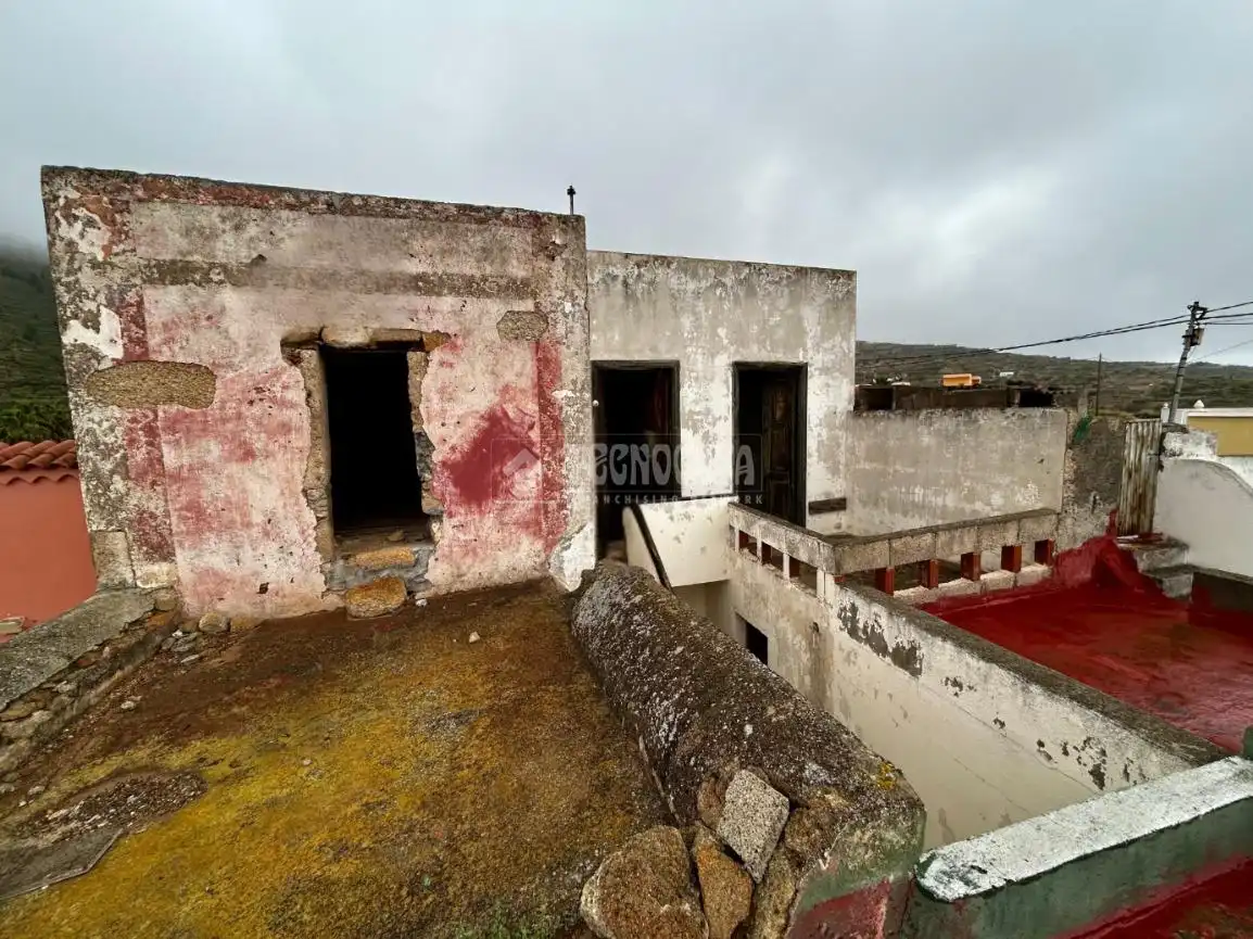 Vista exterior de Casa adosada en venda en Güímar amb Balcó