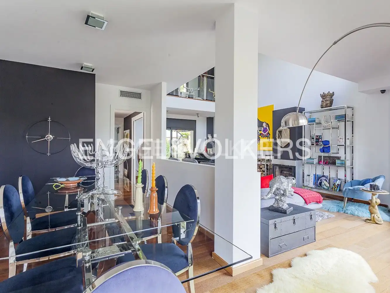 Sala d'estar de Casa o xalet en venda en Sant Cugat del Vallès amb Calefacció, Jardí privat i Parquet