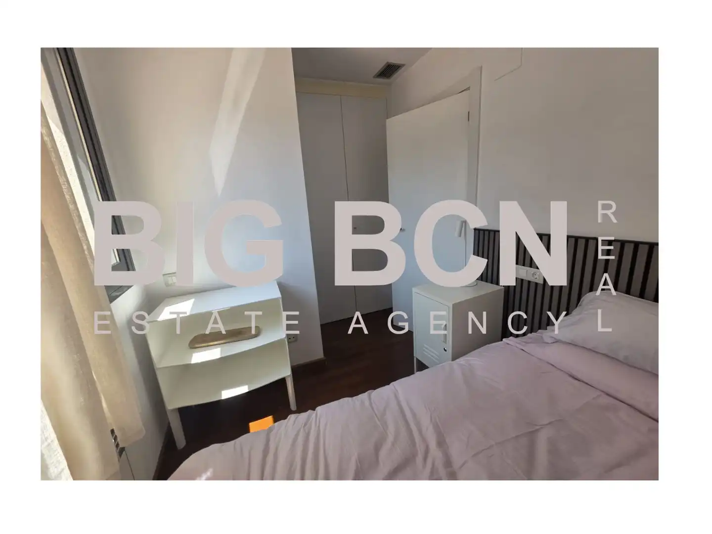 Bedroom of Flat for sale in Barcelona  with Air Conditioner, Heating and Parquet flooring
