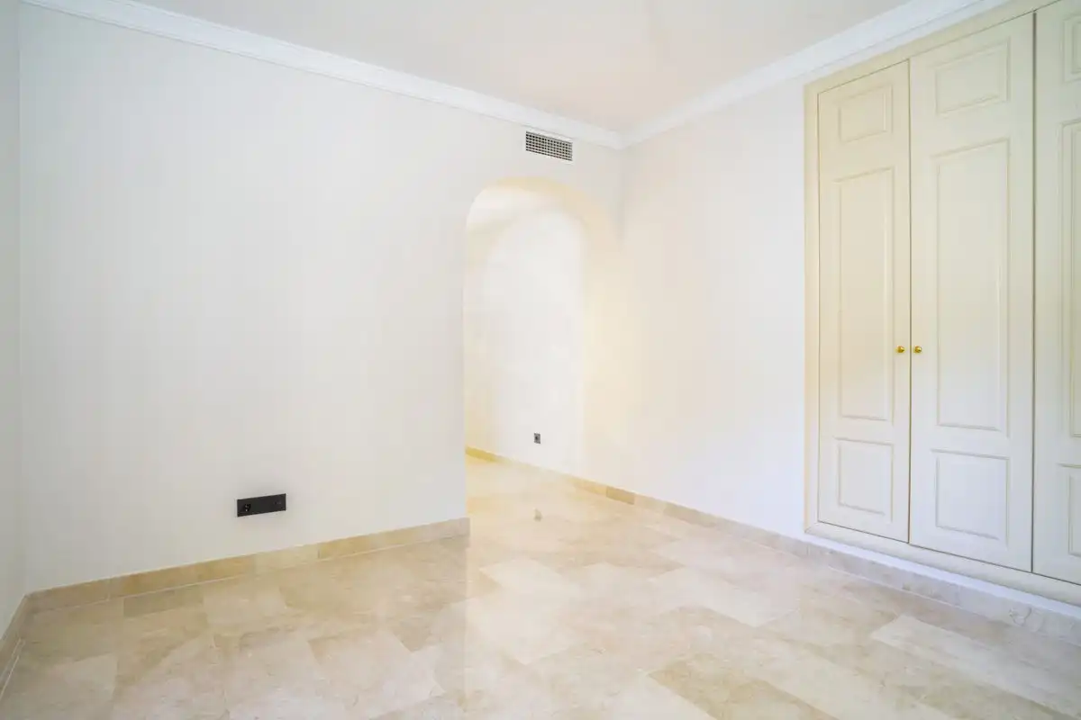 Planta baixa en venda en Marbella amb Aire condicionat, Calefacció i Jardí privat