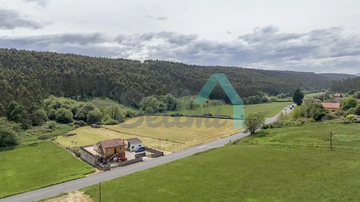 Einfamilien-Reihenhaus zum Verkauf in Carreño mit Heizung, Privatgarten und Parkett
