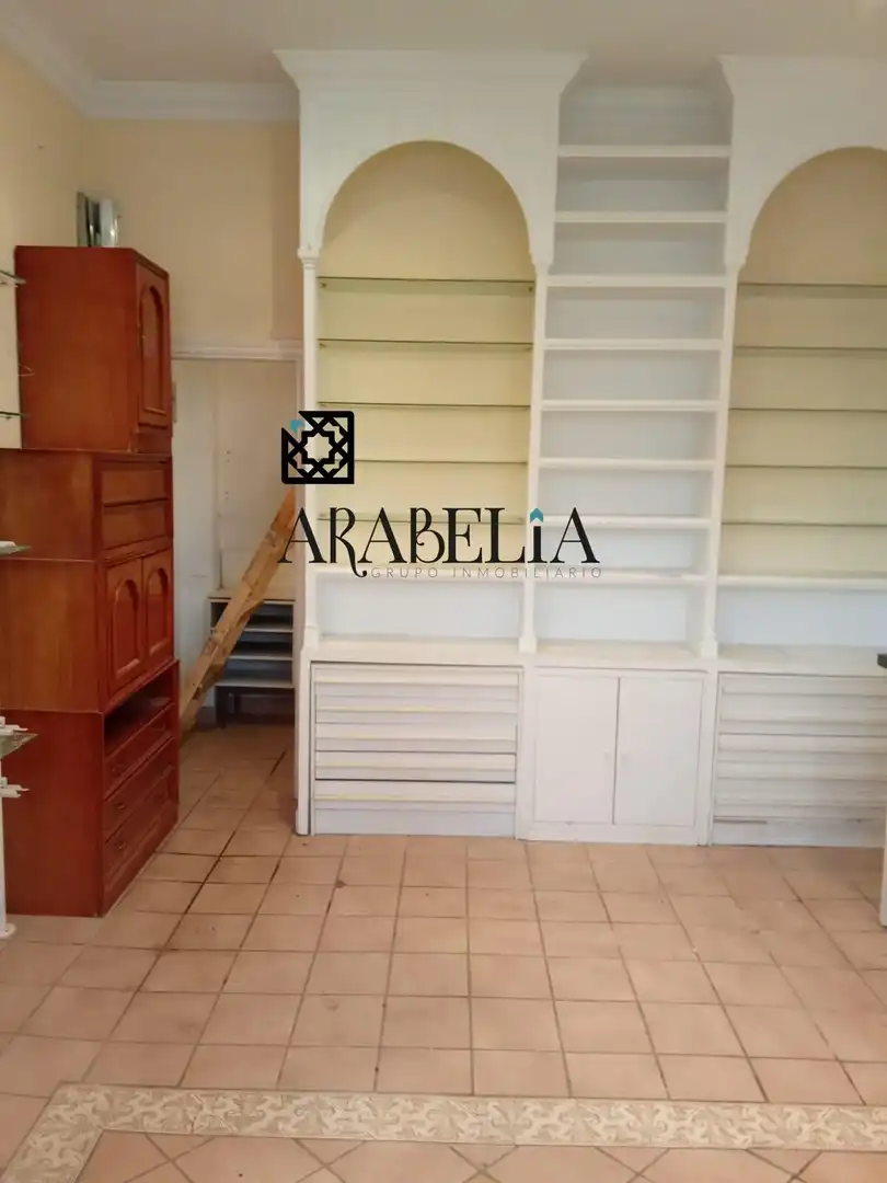 Local comercial en venta en Poniente-Norte - Miralbaida - Parque Azahara
