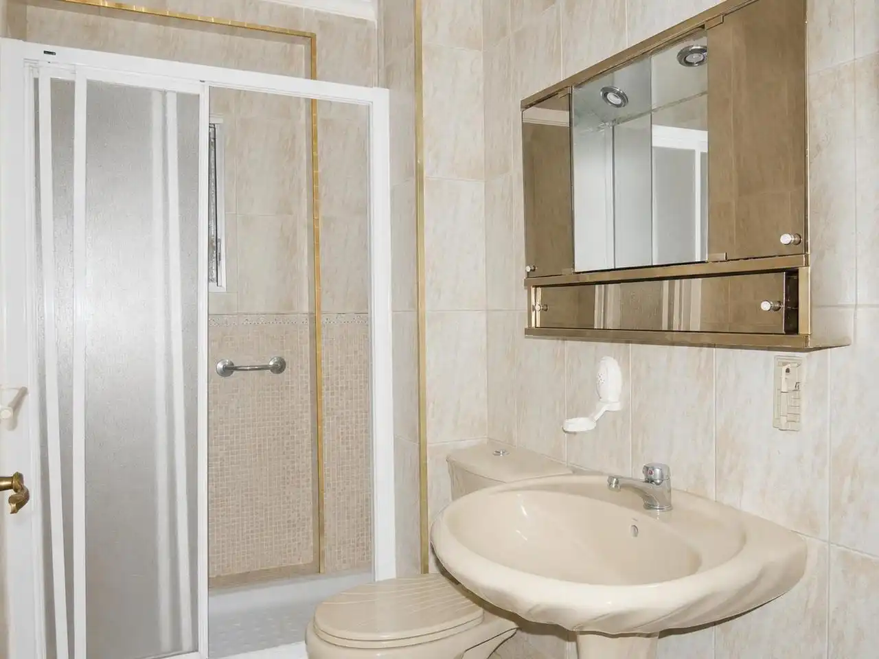 Baño de Planta baja en venta en San Juan de Aznalfarache con Trastero y Amueblado