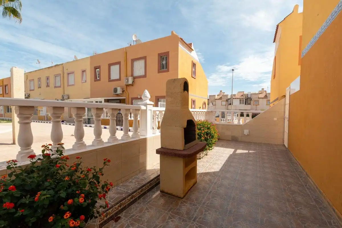Jardí de Casa adosada en venda en Orihuela amb Jardí privat, Terrassa i Piscina comunitària