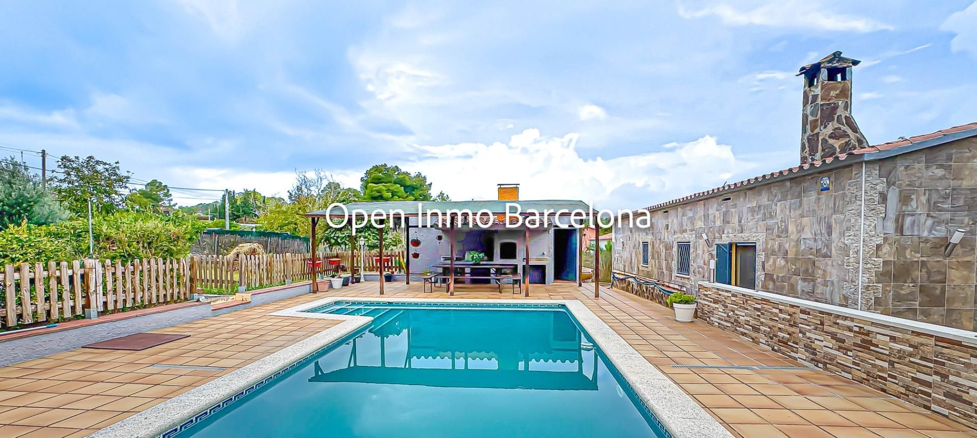 Exterior view of House or chalet for sale in Avinyonet del Penedès  with Air Conditioner, Heating and Private garden