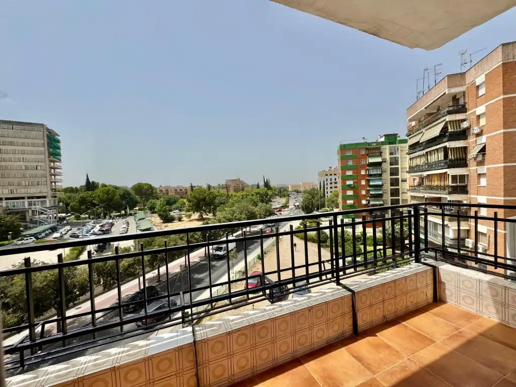 Außenansicht von Wohnung zur Miete in Córdoba mit Terrasse