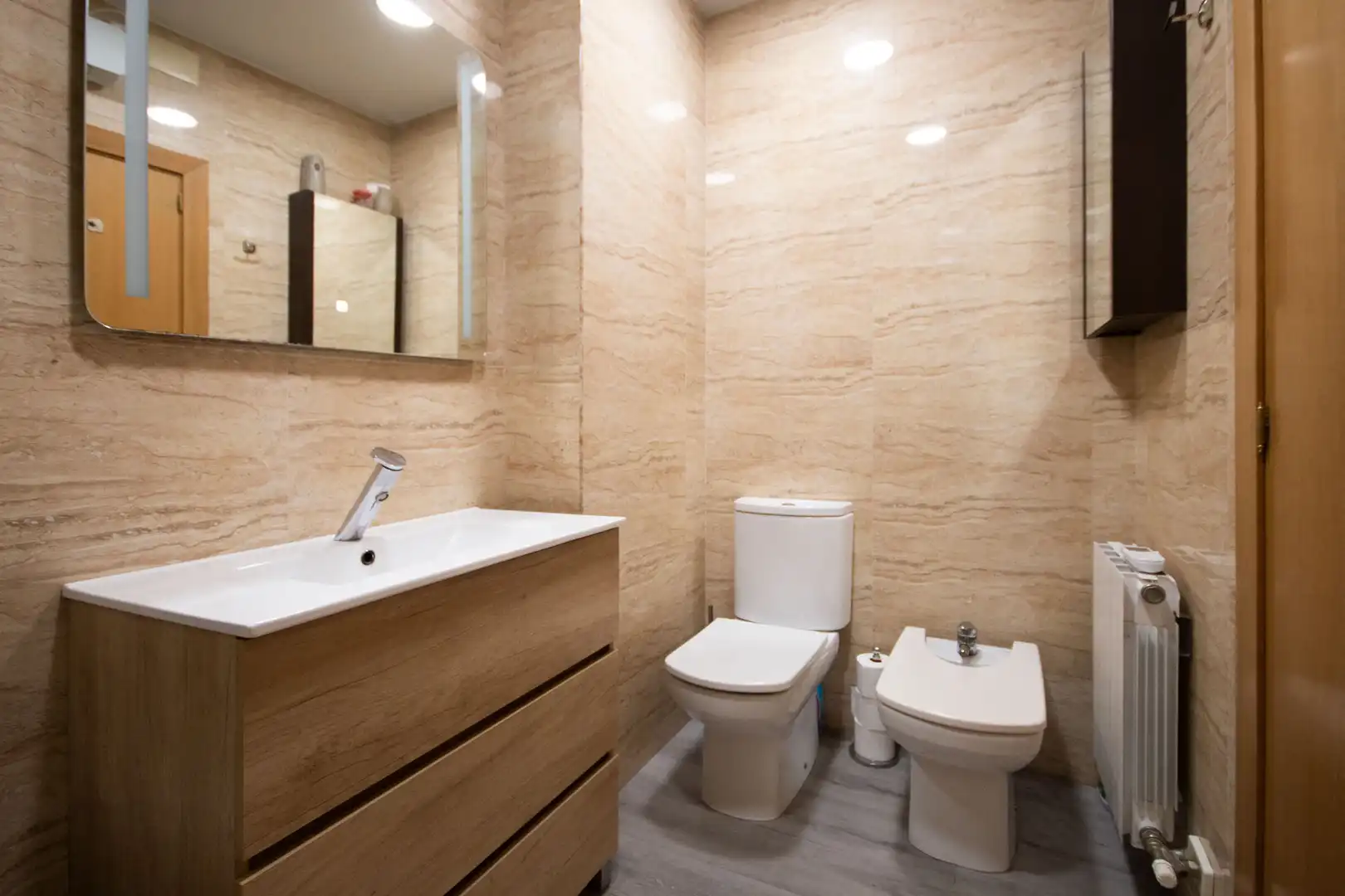 Bathroom of Flat for sale in Barcelona  with Air Conditioner, Heating and Parquet flooring
