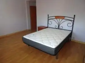 Habitación de Piso de alquiler en Gijón  con Calefacción, Parquet y Amueblado