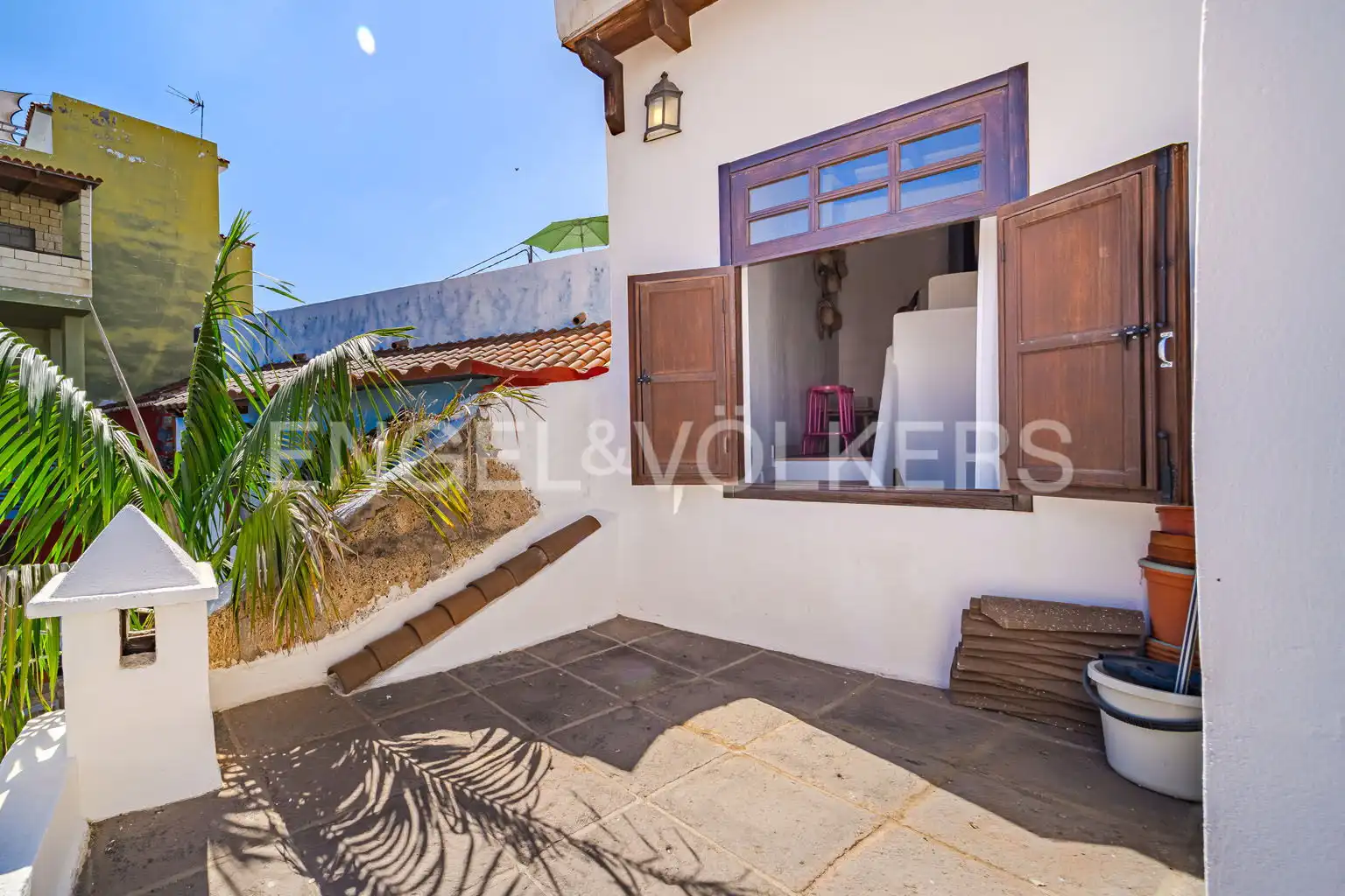 Vista exterior de Casa o xalet en venda en Guía de Isora amb Terrassa i Moblat