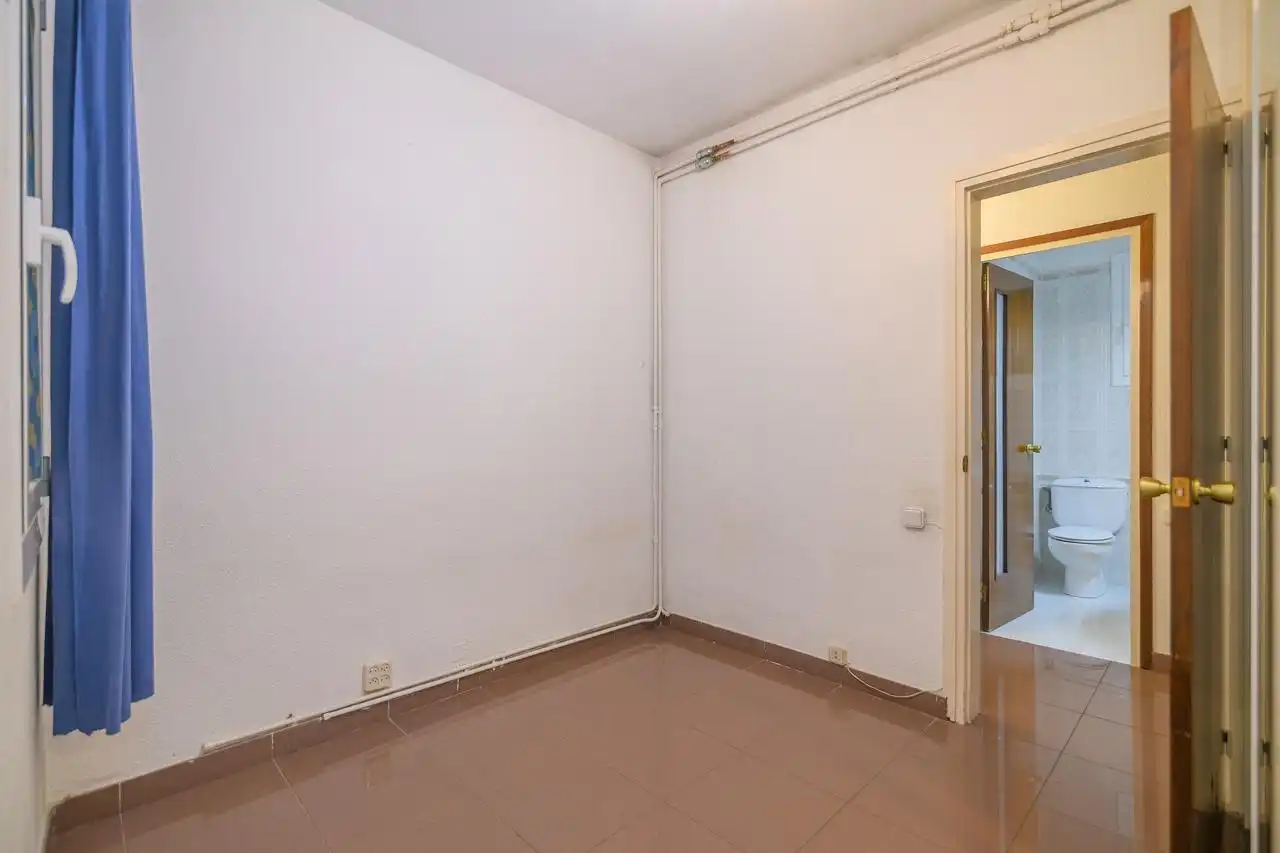 Bedroom of Flat for sale in Barcelona  with Heating, Parquet flooring and Balcony
