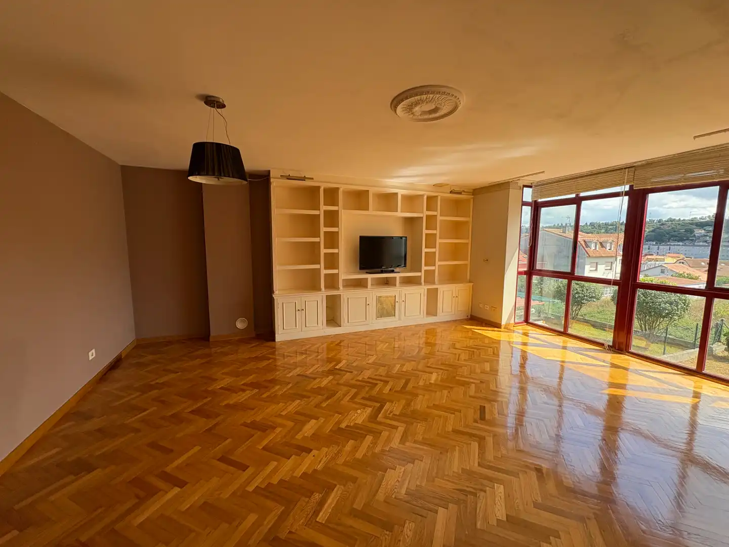 Sala de estar de Casa adosada en venta en Culleredo con Calefacción, Jardín privado y Parquet
