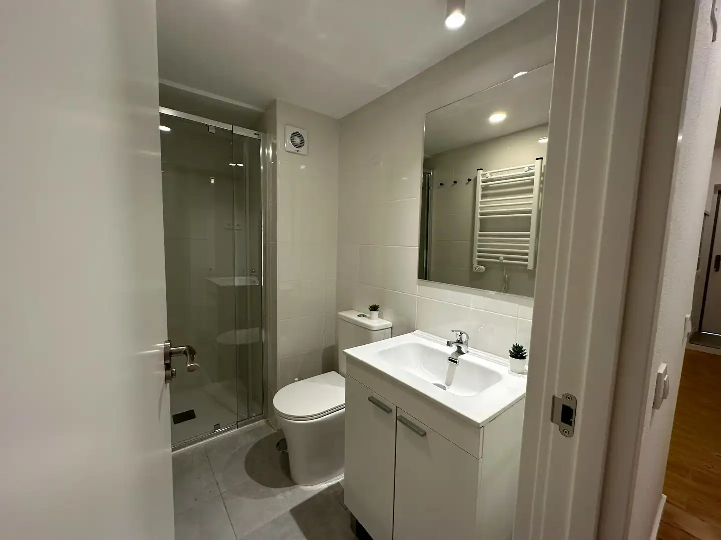 Bathroom of Flat for rent in Madrid  with Heating, Furnished and Washing machine