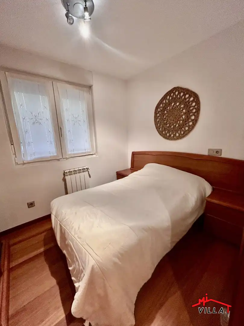 Bedroom of Flat for sale in Laredo  with Heating