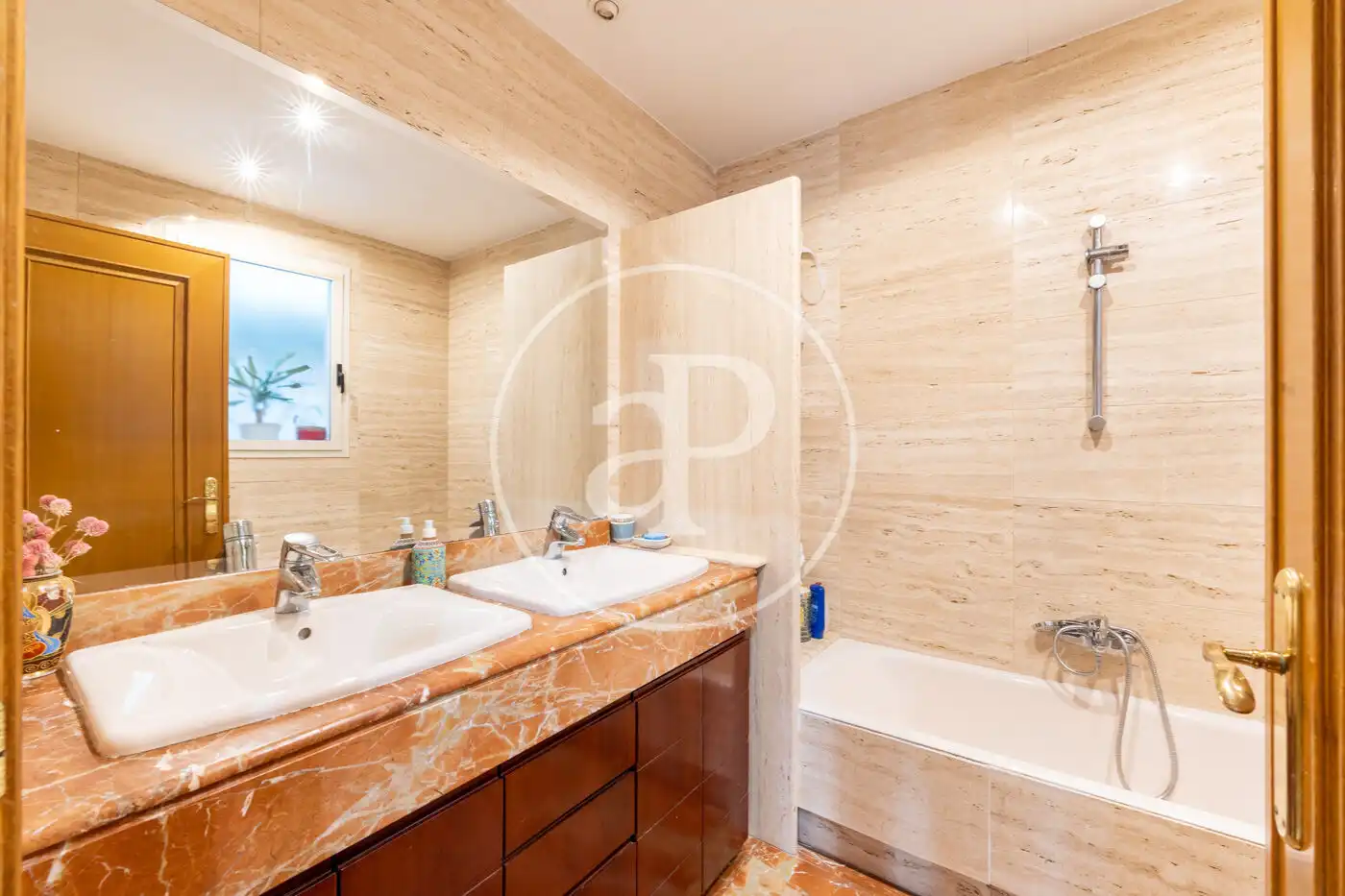 Baño de Piso en venta en Valencia con Aire acondicionado, Calefacción y Balcón