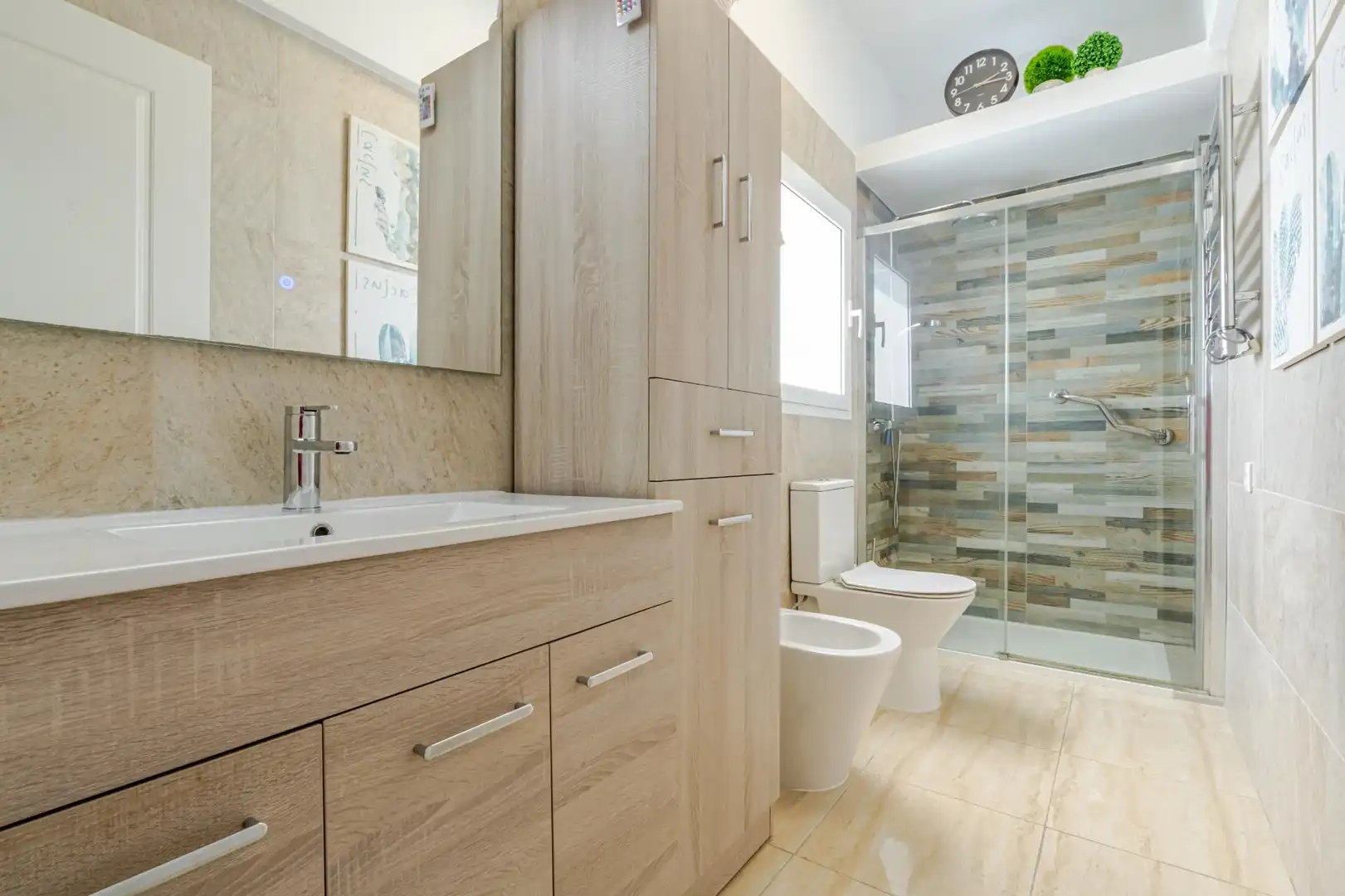 Badezimmer von Wohnung zum Verkauf in Las Palmas de Gran Canaria mit Parkett, Abstellraum und Möbliert