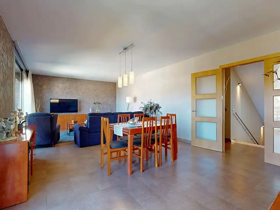 Menjador de Casa o xalet en venda en El Papiol amb Aire condicionat, Terrassa i Balcó