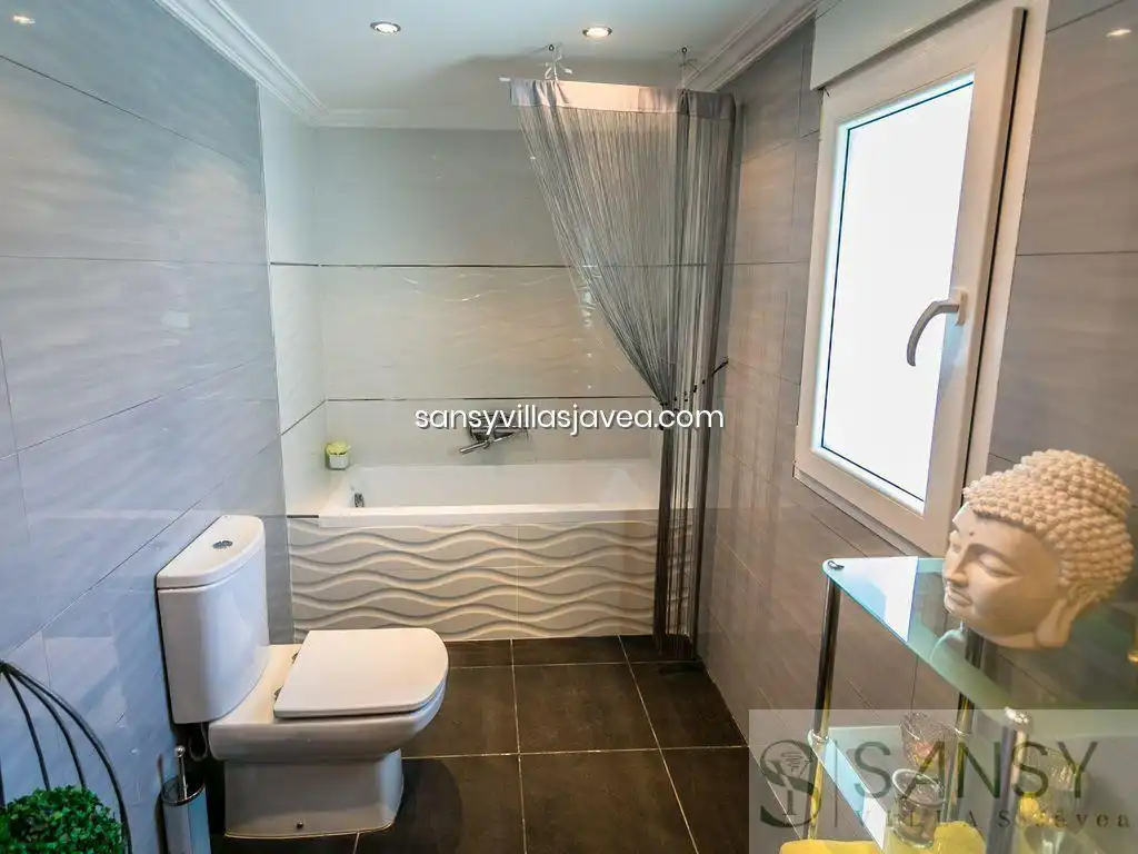 Bathroom of Houses for sale in Jávea / Xàbia  with Air Conditioner and Storage room