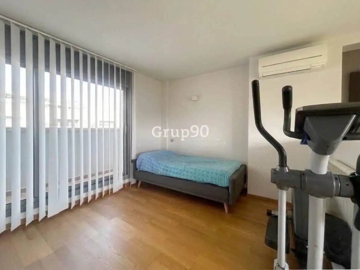 Habitación de Casa adosada en venta en Lleida con Aire acondicionado, Calefacción y Jardín privado