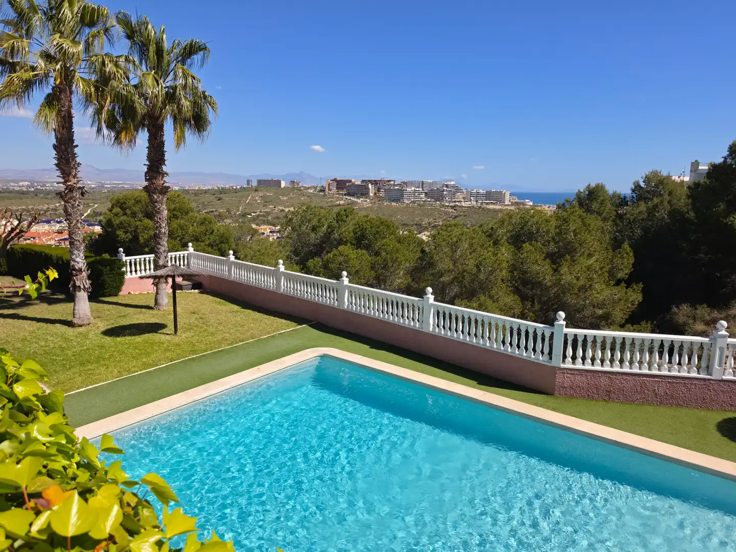 Schwimmbecken von Erdgeschoss zum Verkauf in Santa Pola mit Privatgarten, Terrasse und Abstellraum