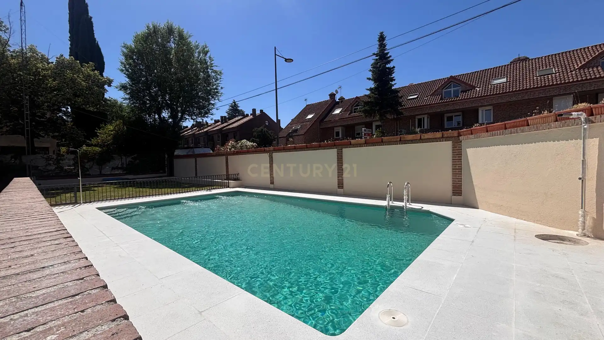 Piscina de Casa adosada en venda en Pozuelo de Alarcón amb Jardí privat i Piscina comunitària