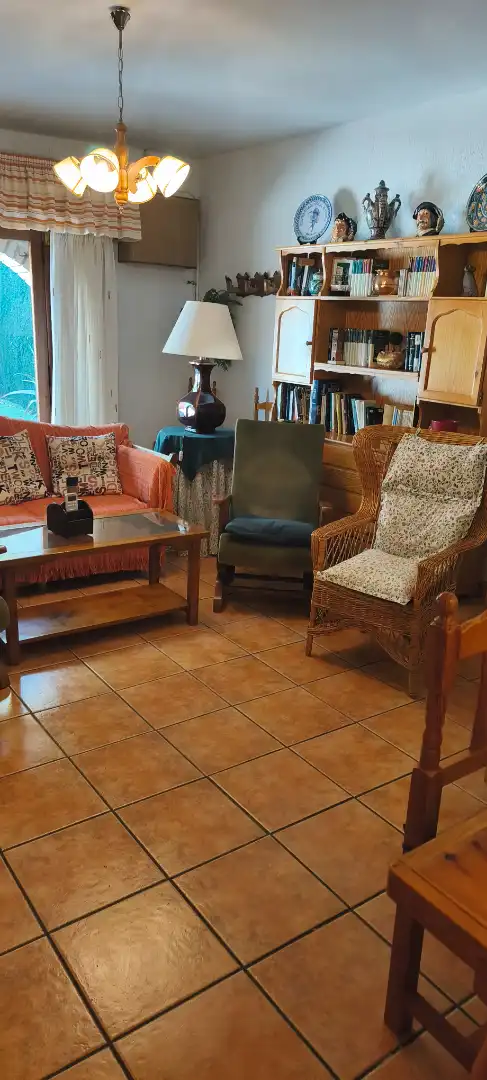 Sala d'estar de Casa o xalet en venda en Cadrete amb Aire condicionat, Jardí privat i Terrassa